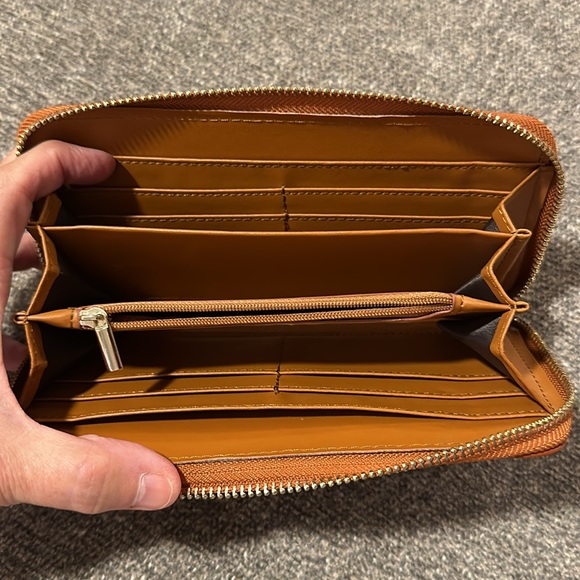 Wallet with full zip closure - Picture 4 of 7
